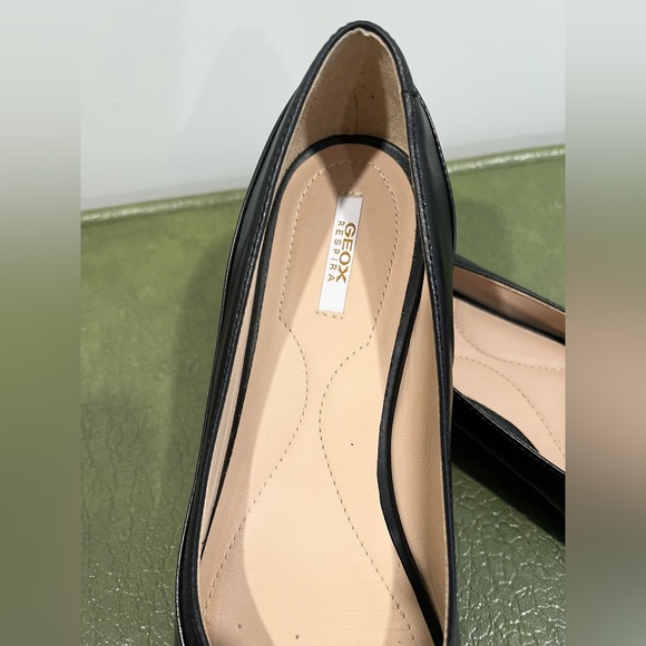 Geox Italian Patent leather pointy toe slip on flats in size 36 - Picture 6 of 7